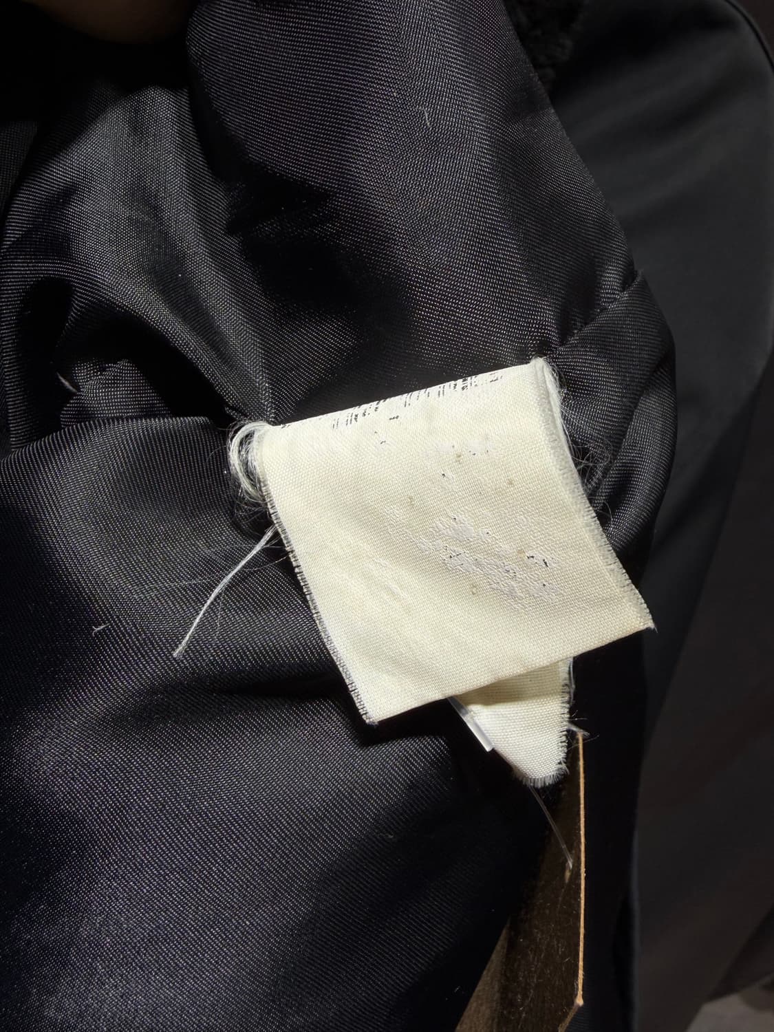 XL YSL 입생로랑 포켓 심볼로고 패디드 블랙 폴리쉘 상품이미지7