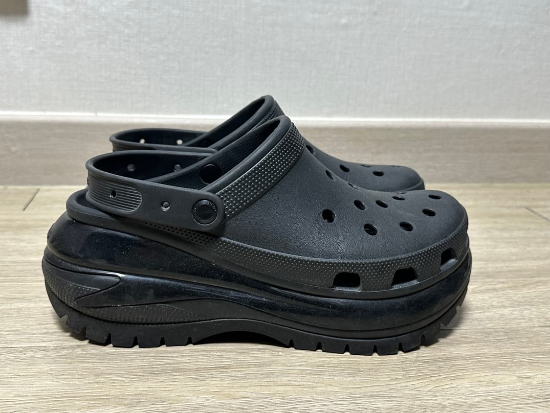 크록스 메가 크러쉬 클로그 블랙 (280) 상품이미지1