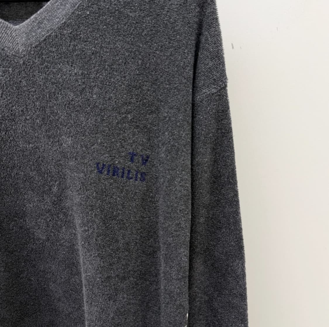 토가 비릴리스 v넥 비즈 스웨터 상품이미지3