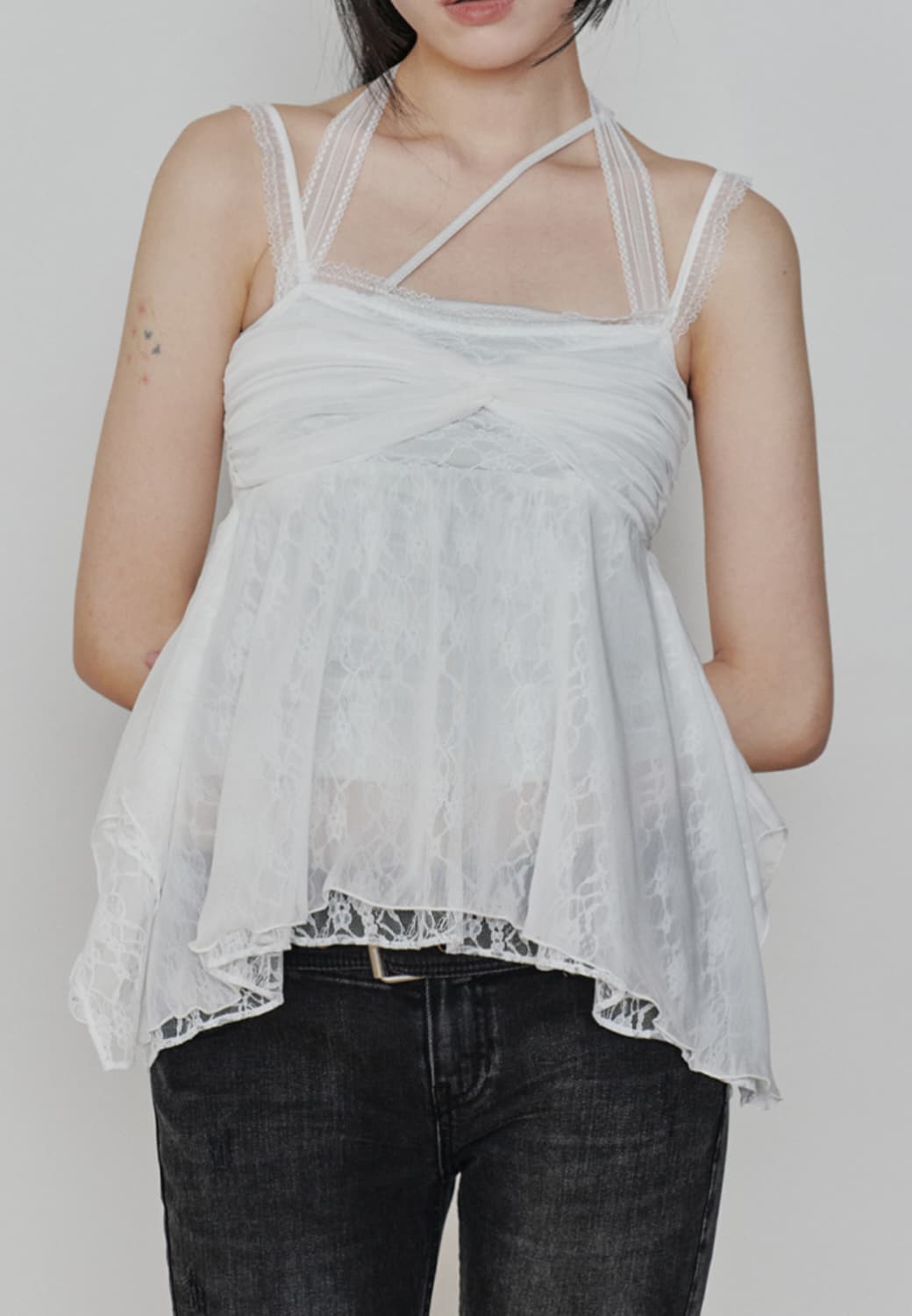 [새상품,카리나착용] 페인오어플레져 셔링 탑 white 상품이미지1