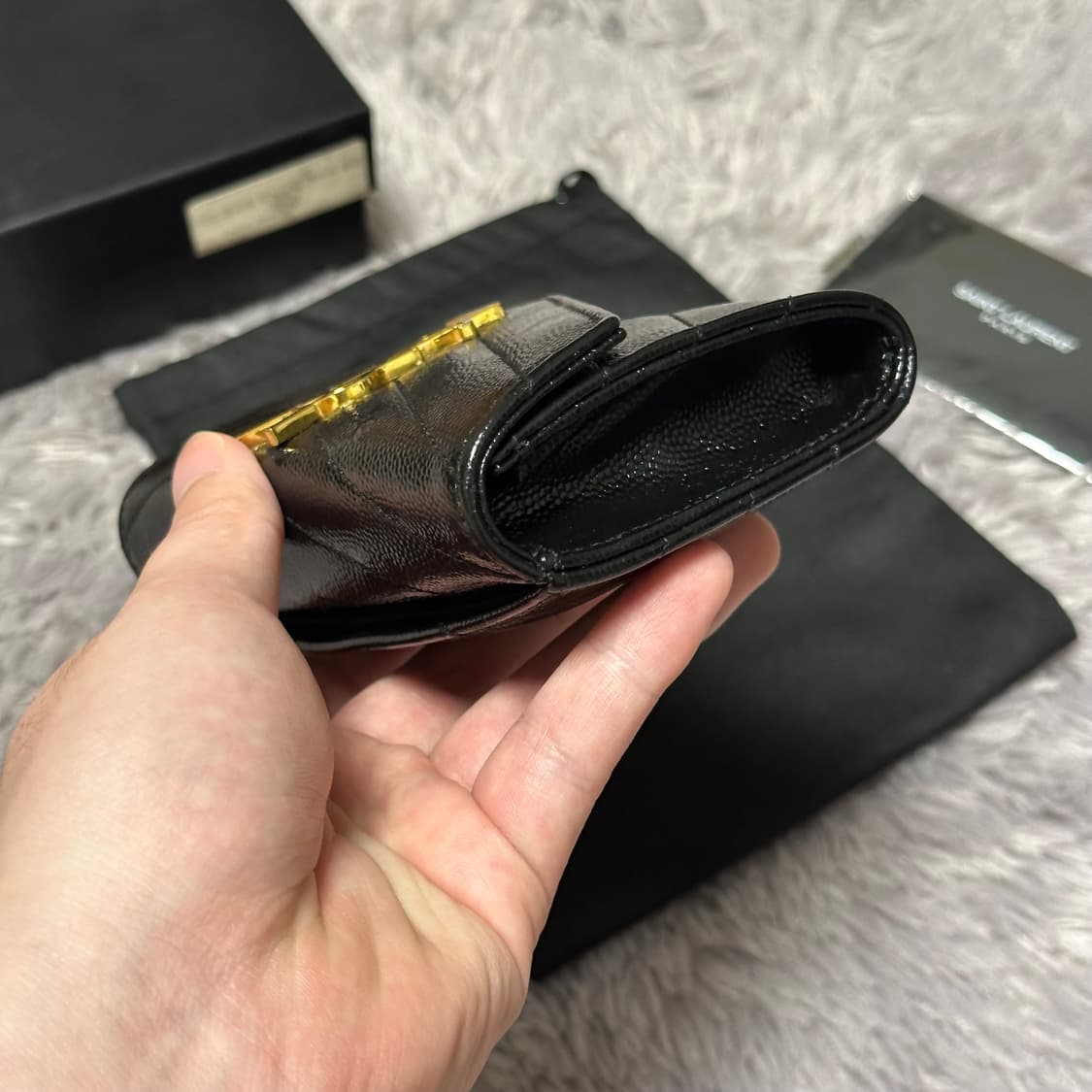 [풀구성] 입생로랑 마틀라세 엔벨로프 중지갑 블랙 상품이미지8