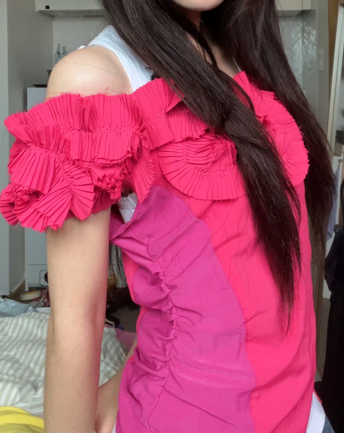 Pleats flower off-shoulder top  상품이미지5