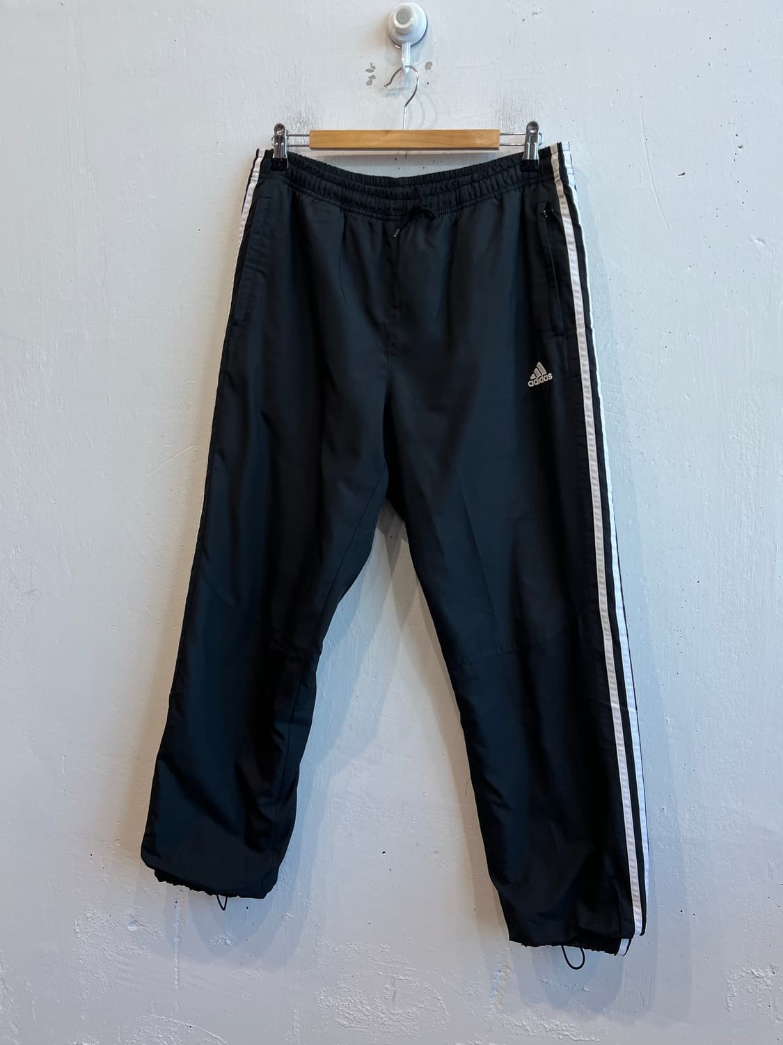 아디다스 FW 패디드 트랙팬츠 블랙 상품이미지1