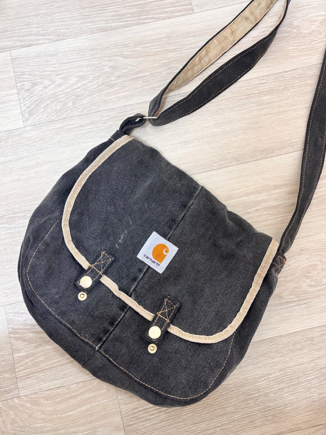 칼하트 리메이크 데님 크로스백 상품이미지1