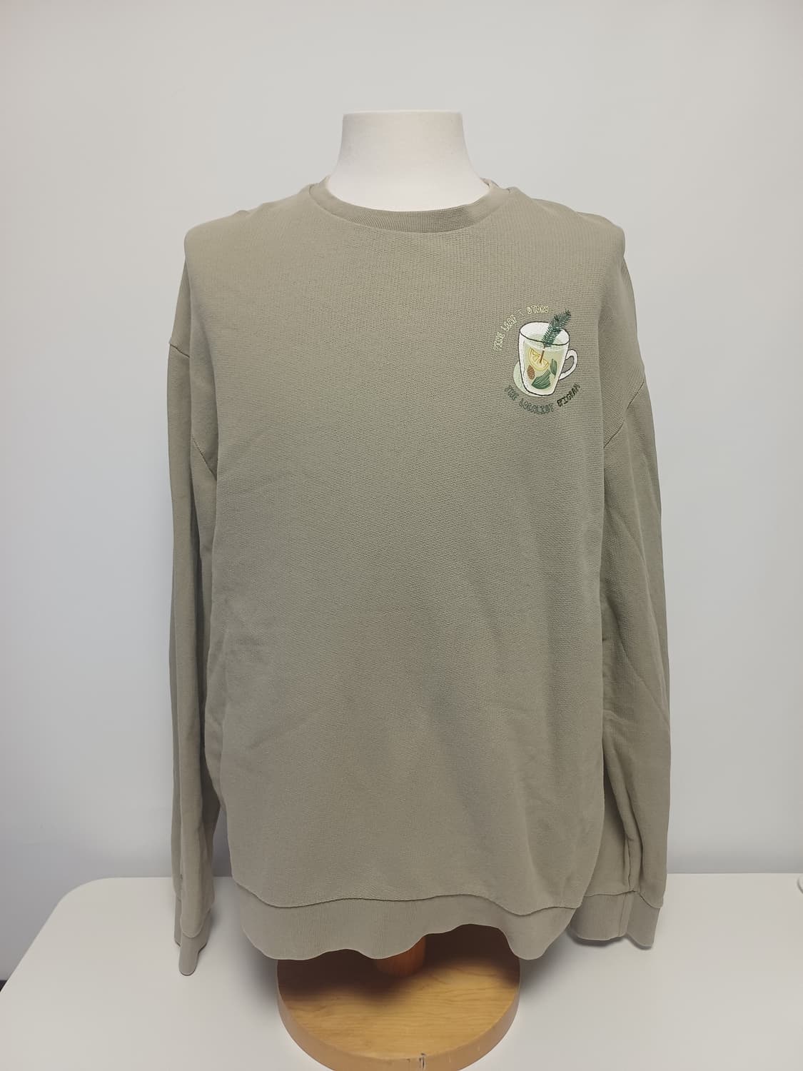 [XXL/110] epigram 에피그램 '솔잎차이야기' 로컬 자수맨투맨 상품이미지1