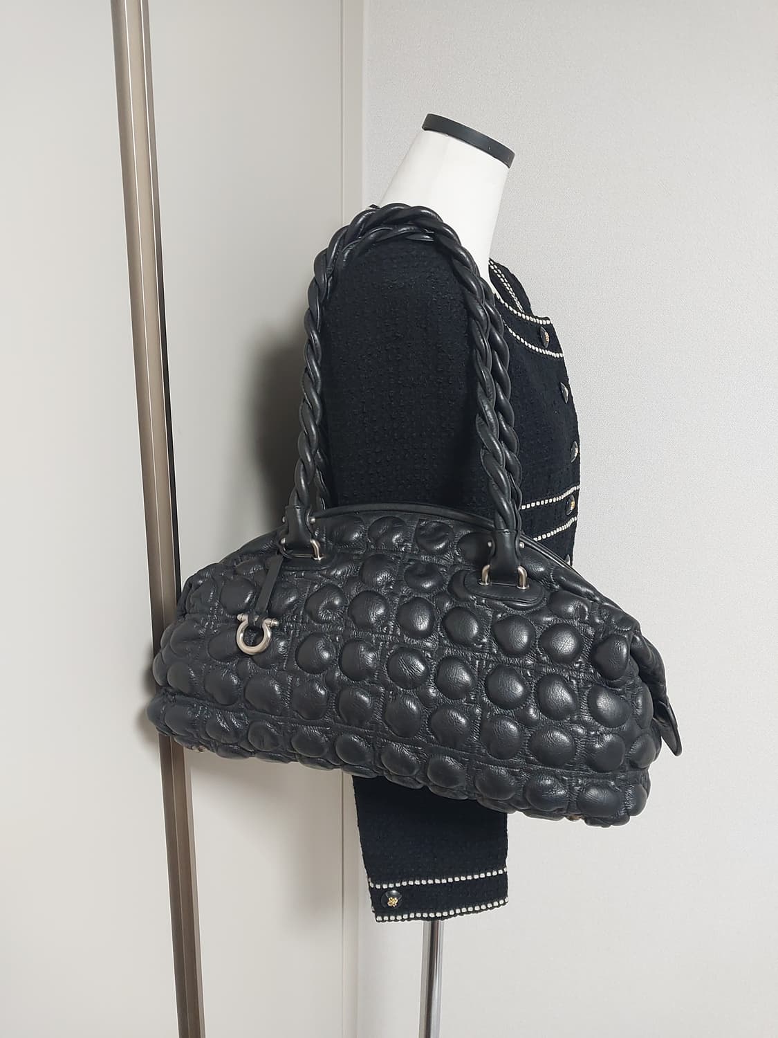 정품 페라가모 퀼팅 레더 숄더백 상품이미지3