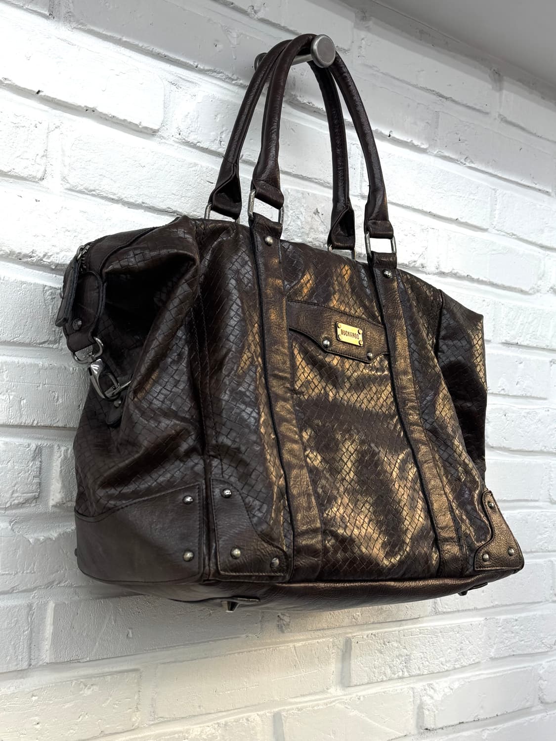 버커루 브라운 페이크 레더 보스턴백 상품이미지3