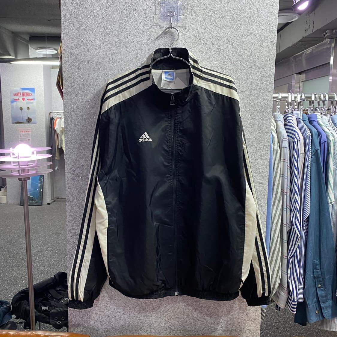아디다스 블랙&화이트 삼선 올드스쿨 바람막이 자켓 B4386 상품이미지2