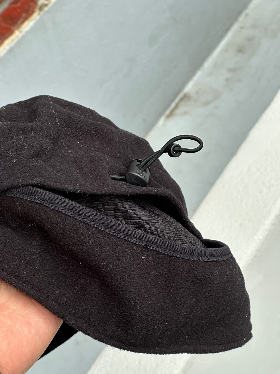 [F] 코오롱스포츠 로고 블랙 플리스 볼캡 모자 트루퍼 디테일 상품이미지5