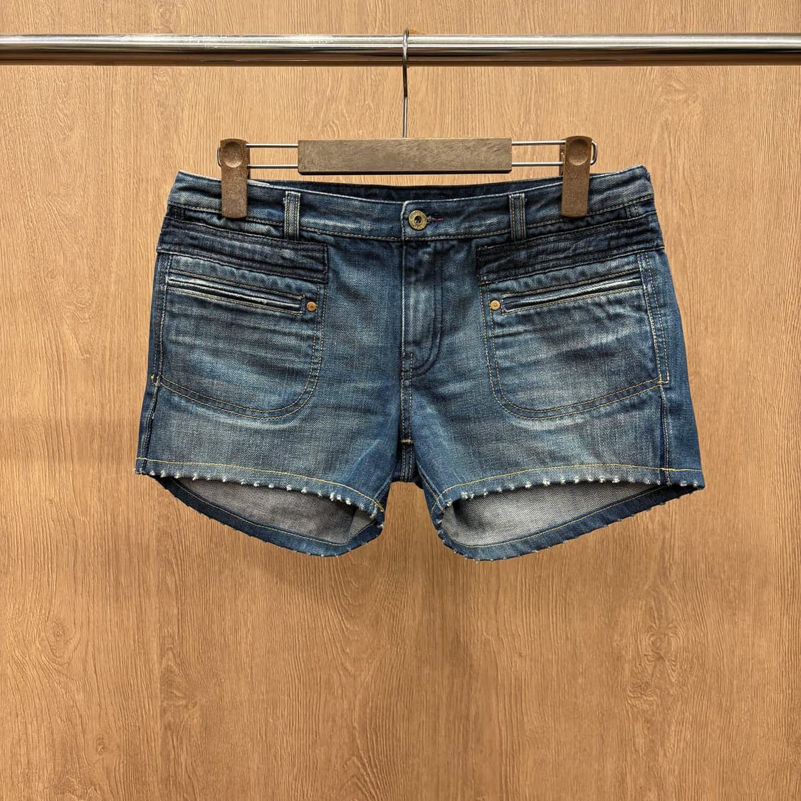 디젤 데님 숏 팬츠 워싱 사선 절개 라인 스티치 포켓 컷팅 디테일 중청 상품이미지2