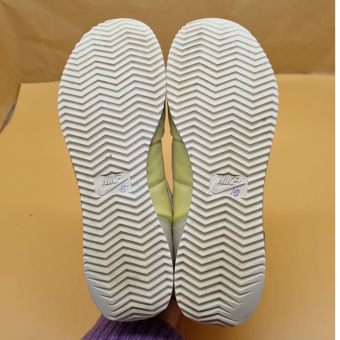 나이키 코르테즈 옐로우 여성운동화240  상품이미지3