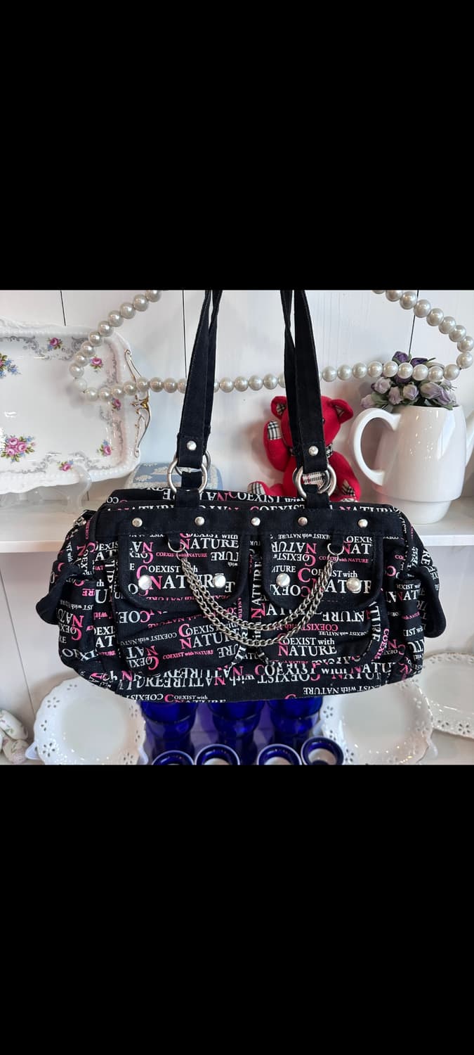 블랙 영문 프린팅 체인 숄더백 상품이미지2