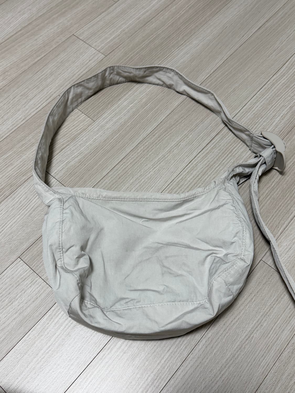 코스 나일론 크로스백 새들백 상품이미지4