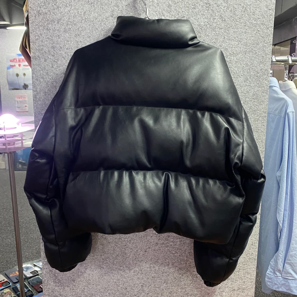 블랙업 크롭 블랙 레더 패딩 B2932 상품이미지3