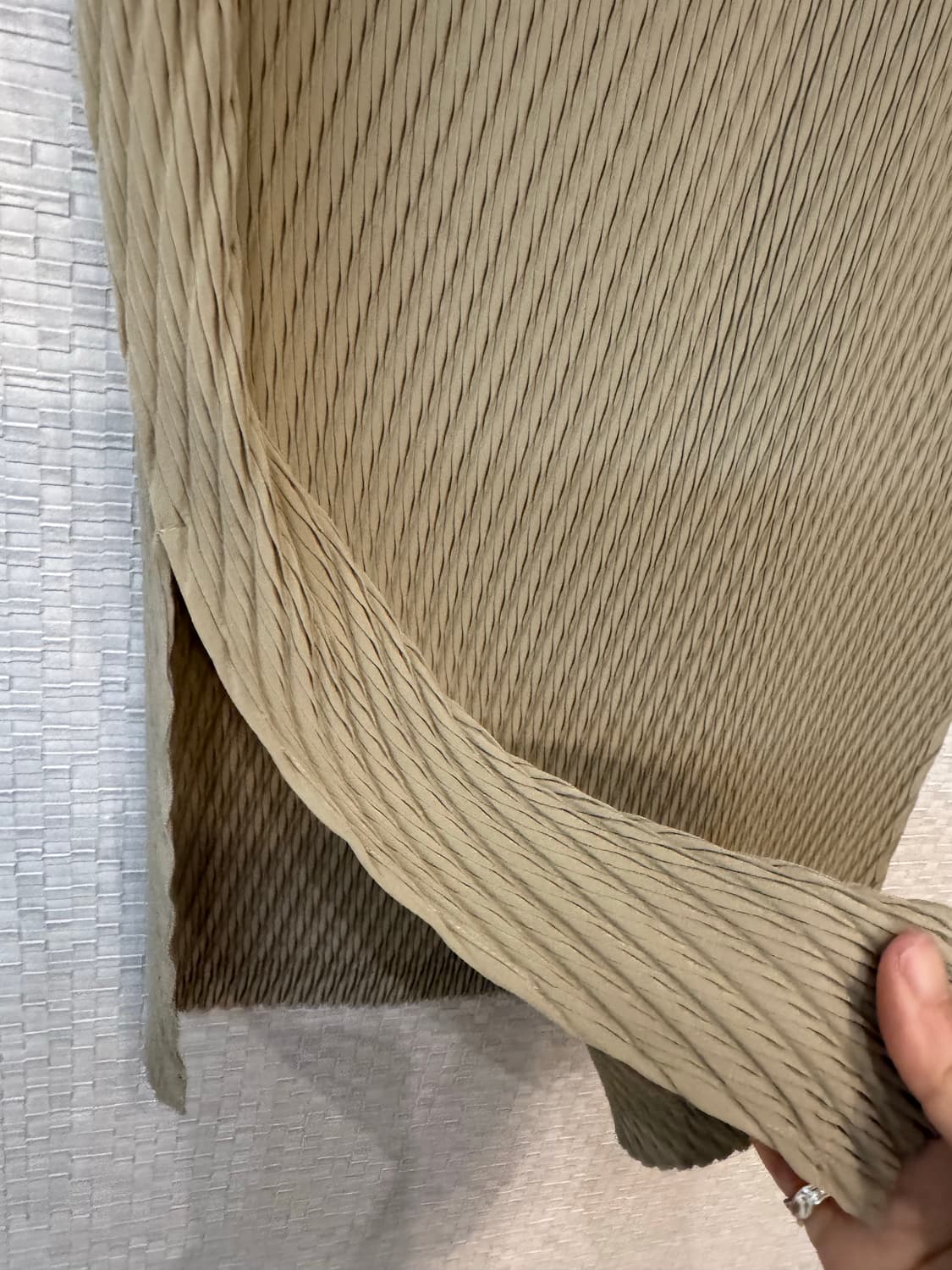 이세이미야케 롬버스 스커트 애쉬 베이지 상품이미지4