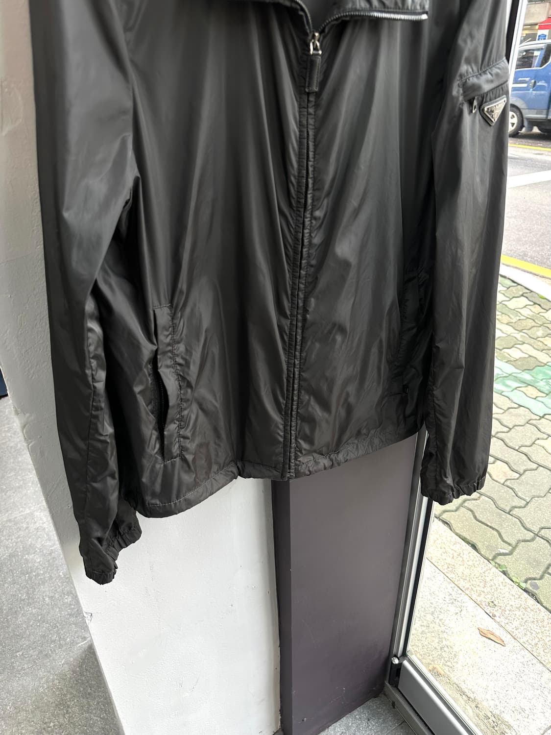 46/ 프라다 11AW 나일론 삼각로고 바람막이 상품이미지4