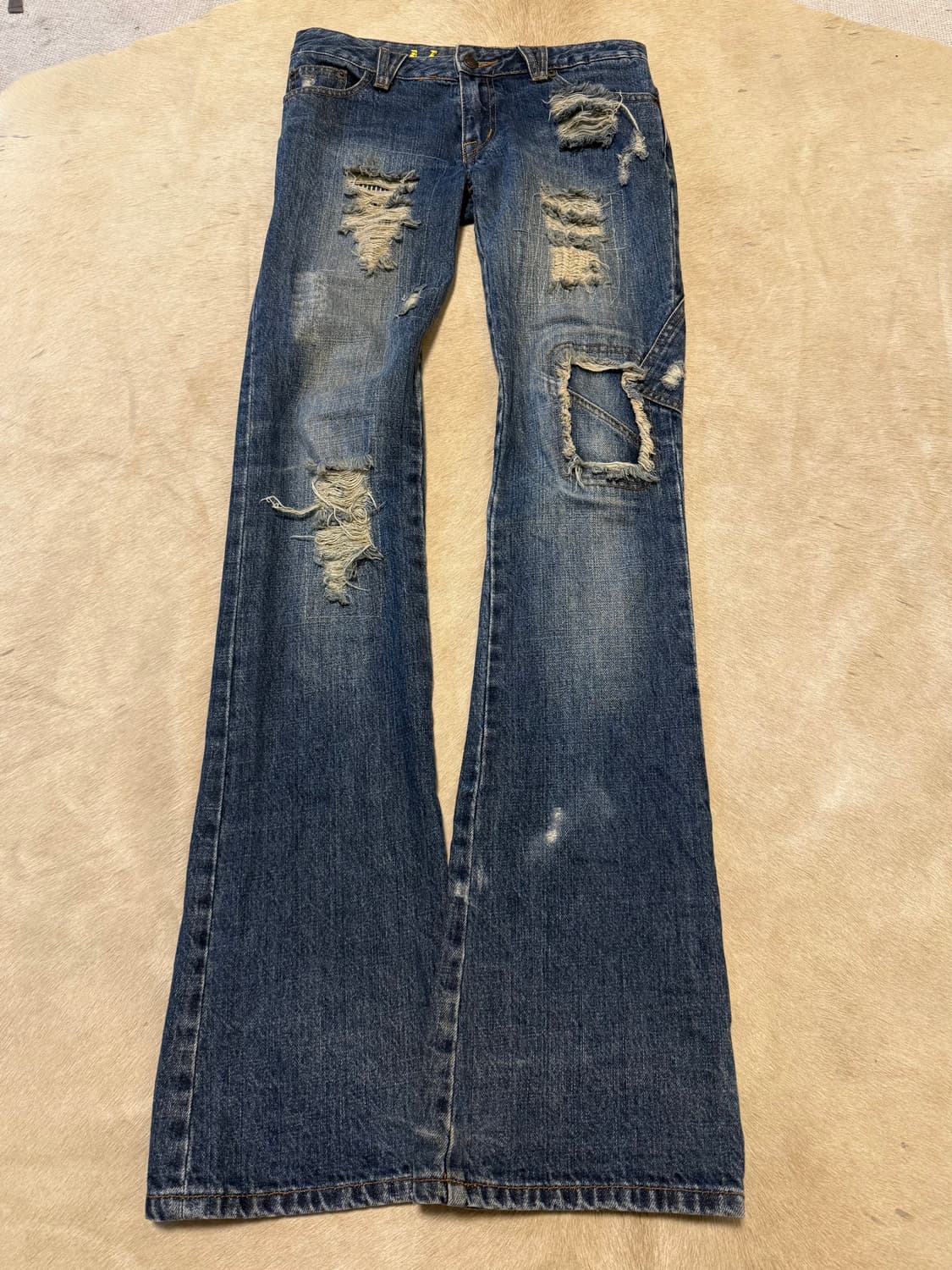 데미지 디테일 플레어진 상품이미지4