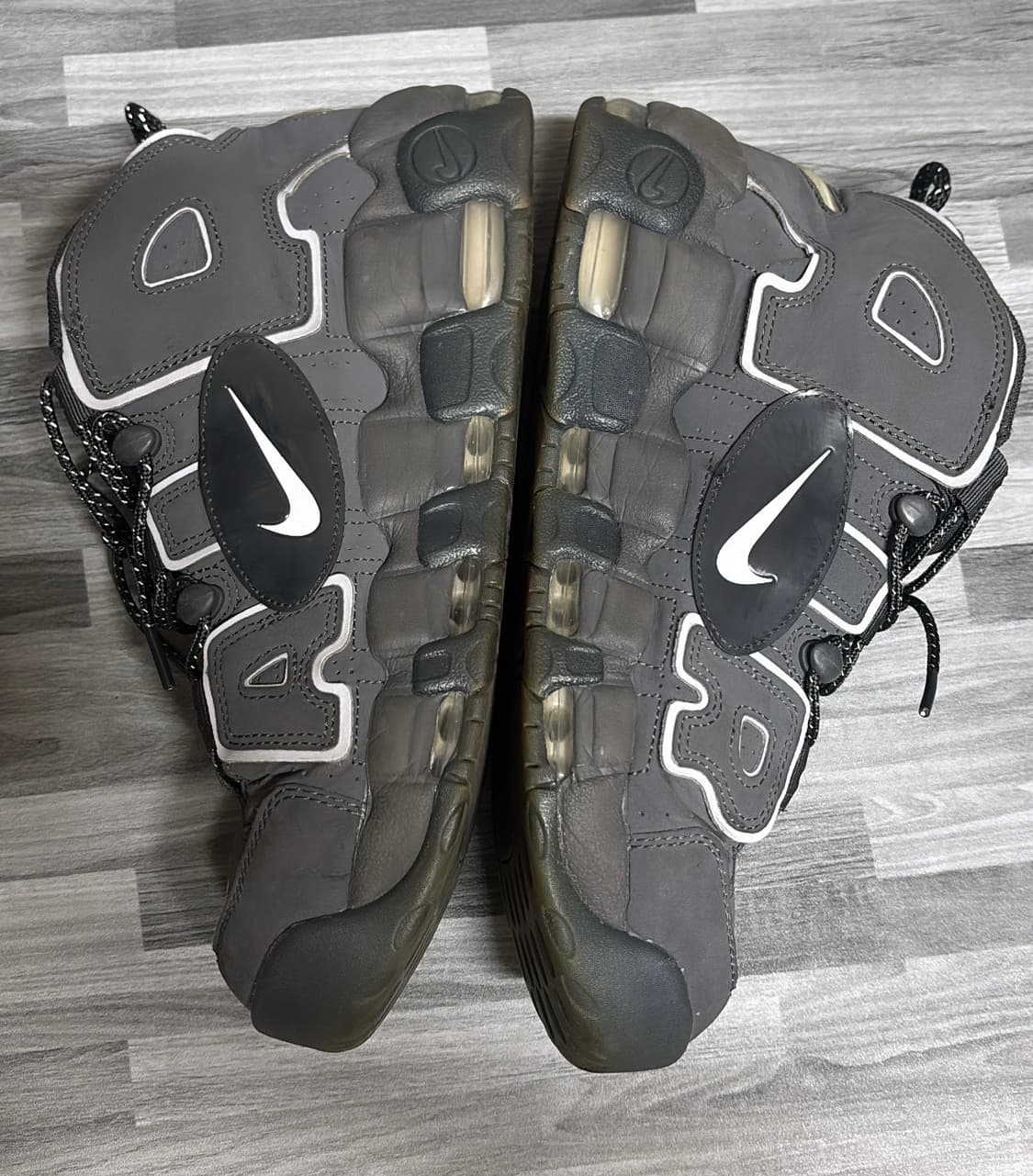 나이키 에어 모어 업템포 96 회색 스니커즈 275 상품이미지3