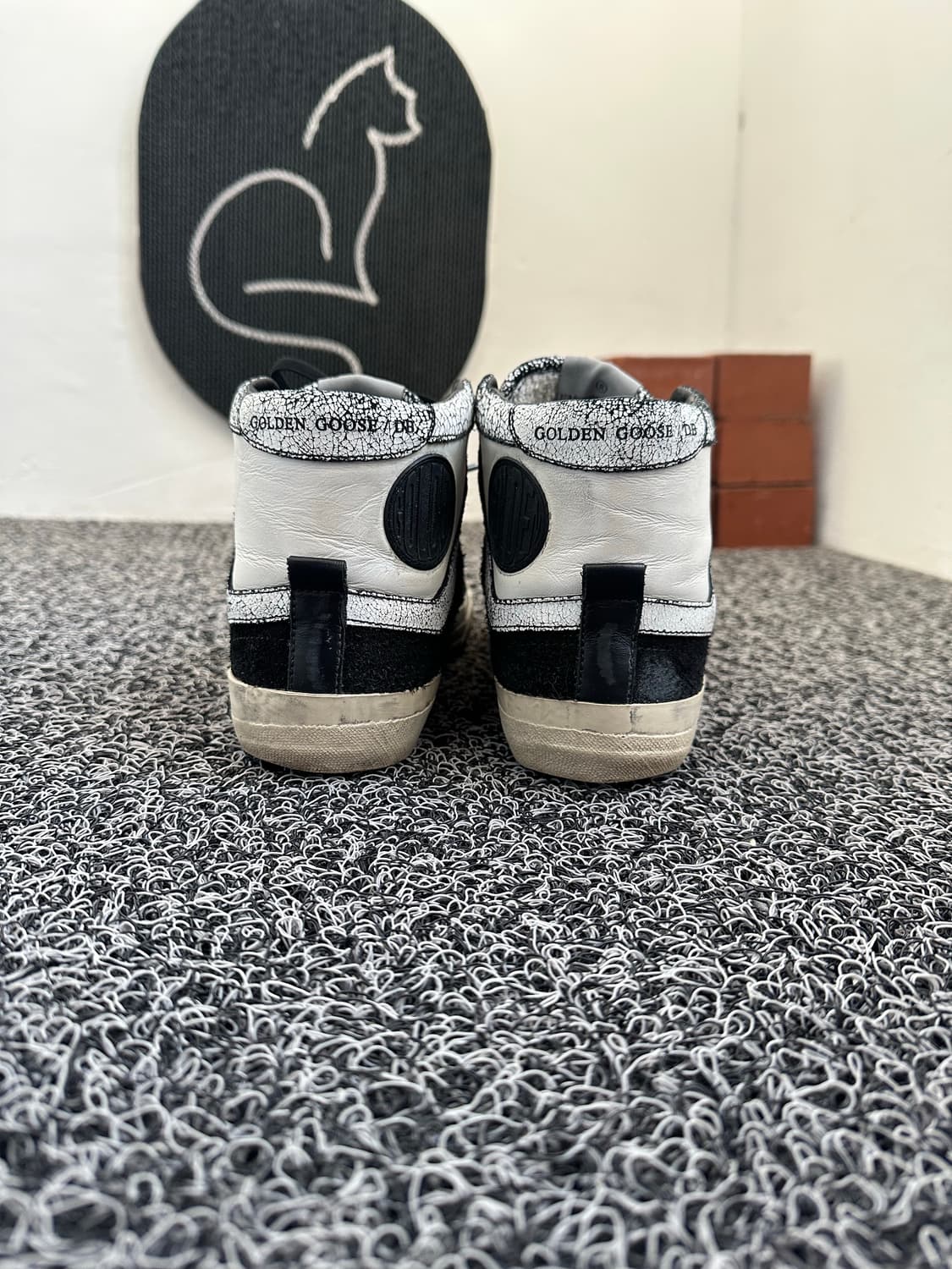 골든구스 하이탑 스니커즈 블랙/화이트 39/250 상품이미지5