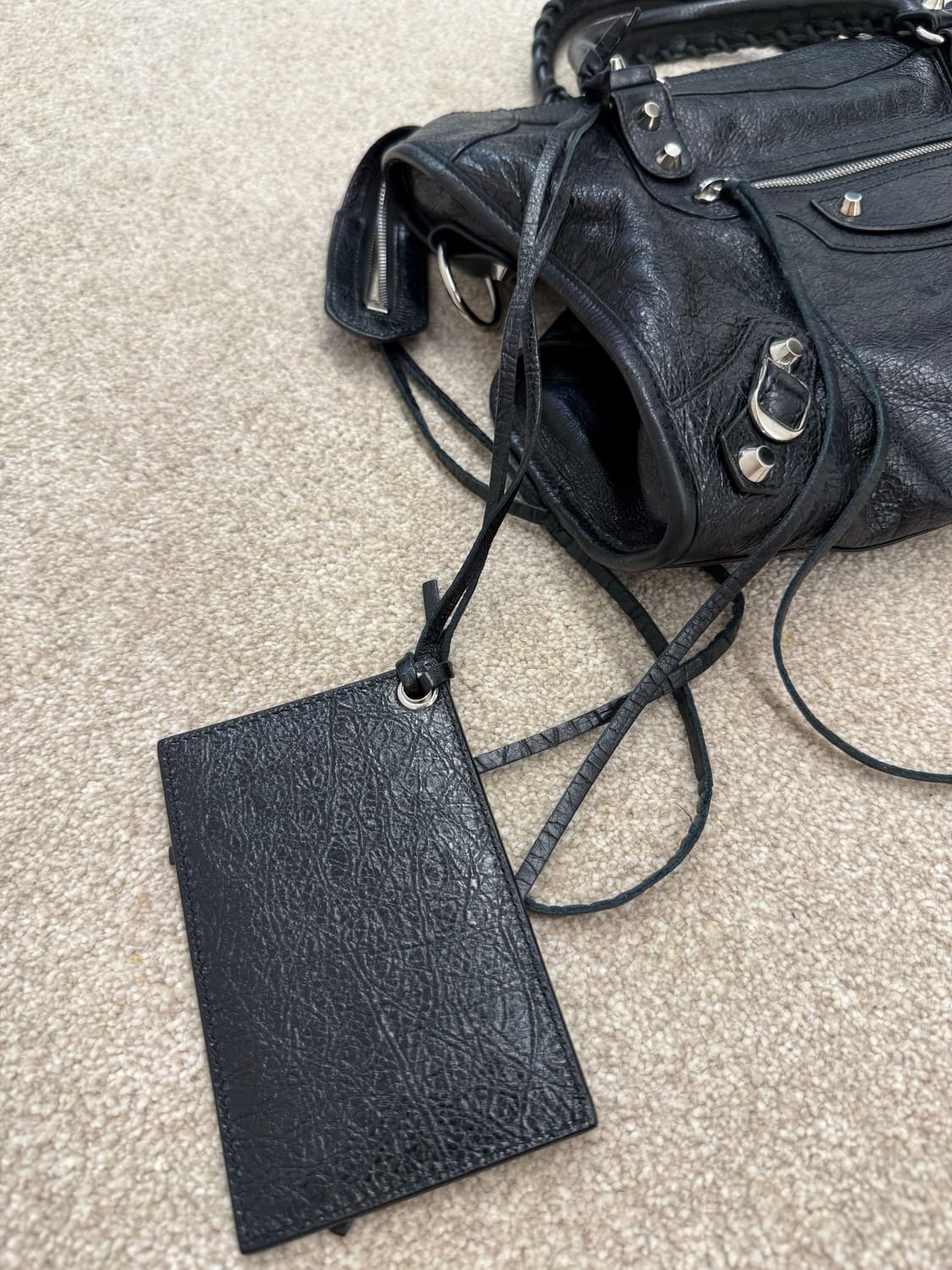 발렌시아가 시티 모터백 블랙 미디움 상품이미지5