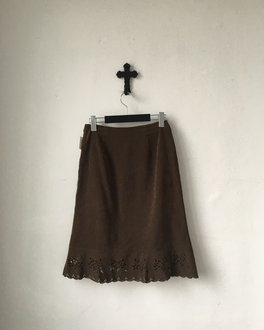 Punching point fake suede midi skirt 상품이미지3