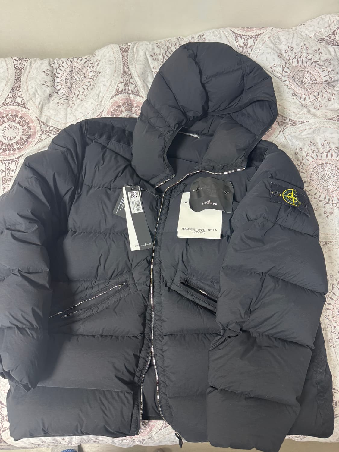 정품 스톤아일랜드 24FW 심리스 후드 패딩점퍼자켓 상품이미지1