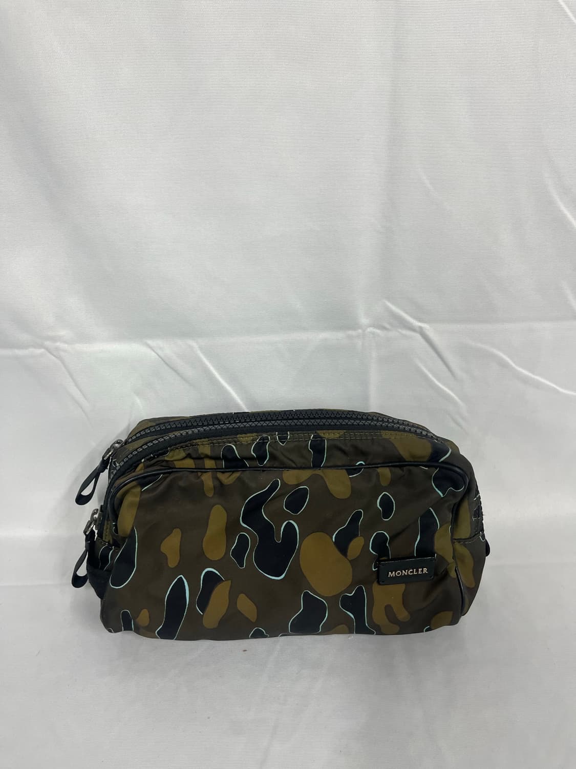 몽클레어 파우치백 카모 상품이미지1