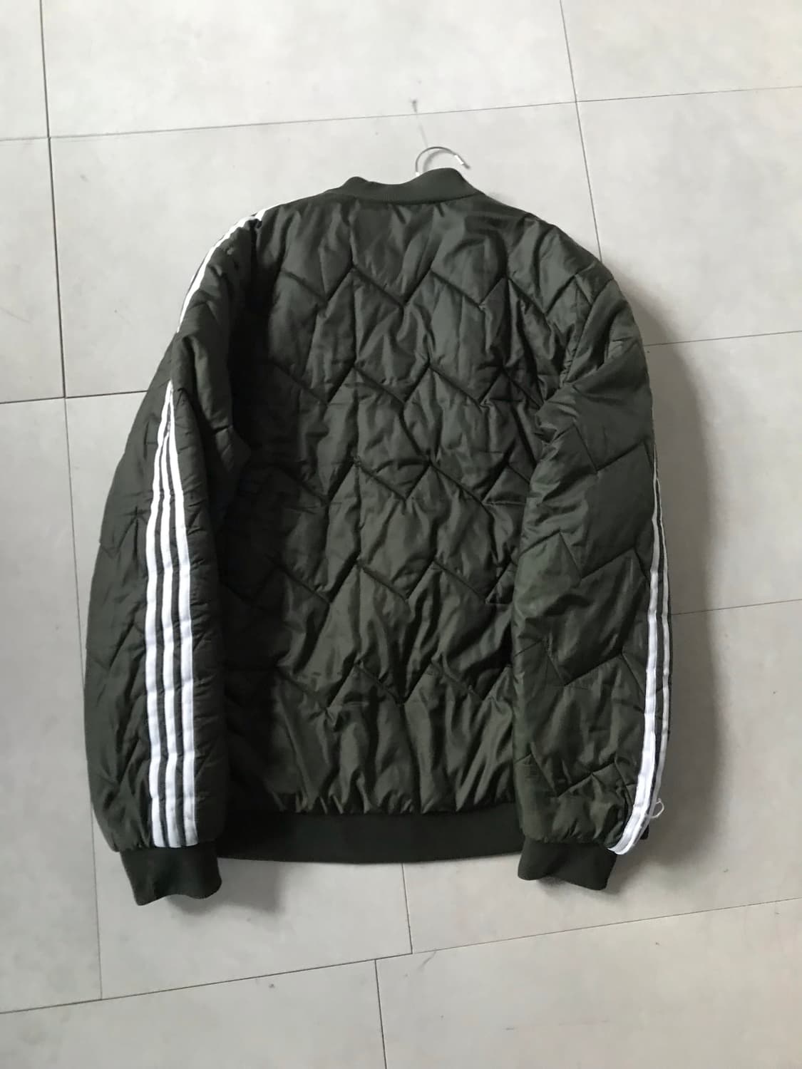 아디다스 카키 삼선 누빔패딩 상품이미지10