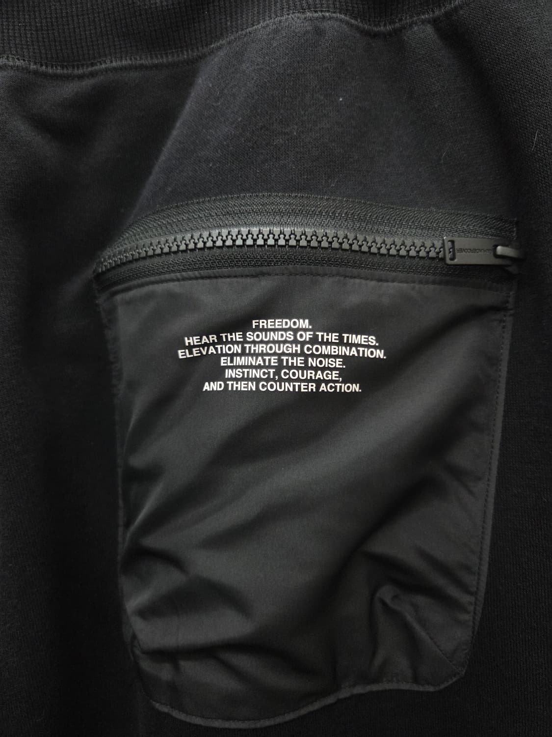 GU 언더커버 콜라보 한정판 맨투맨 상하의 세트 상품이미지9