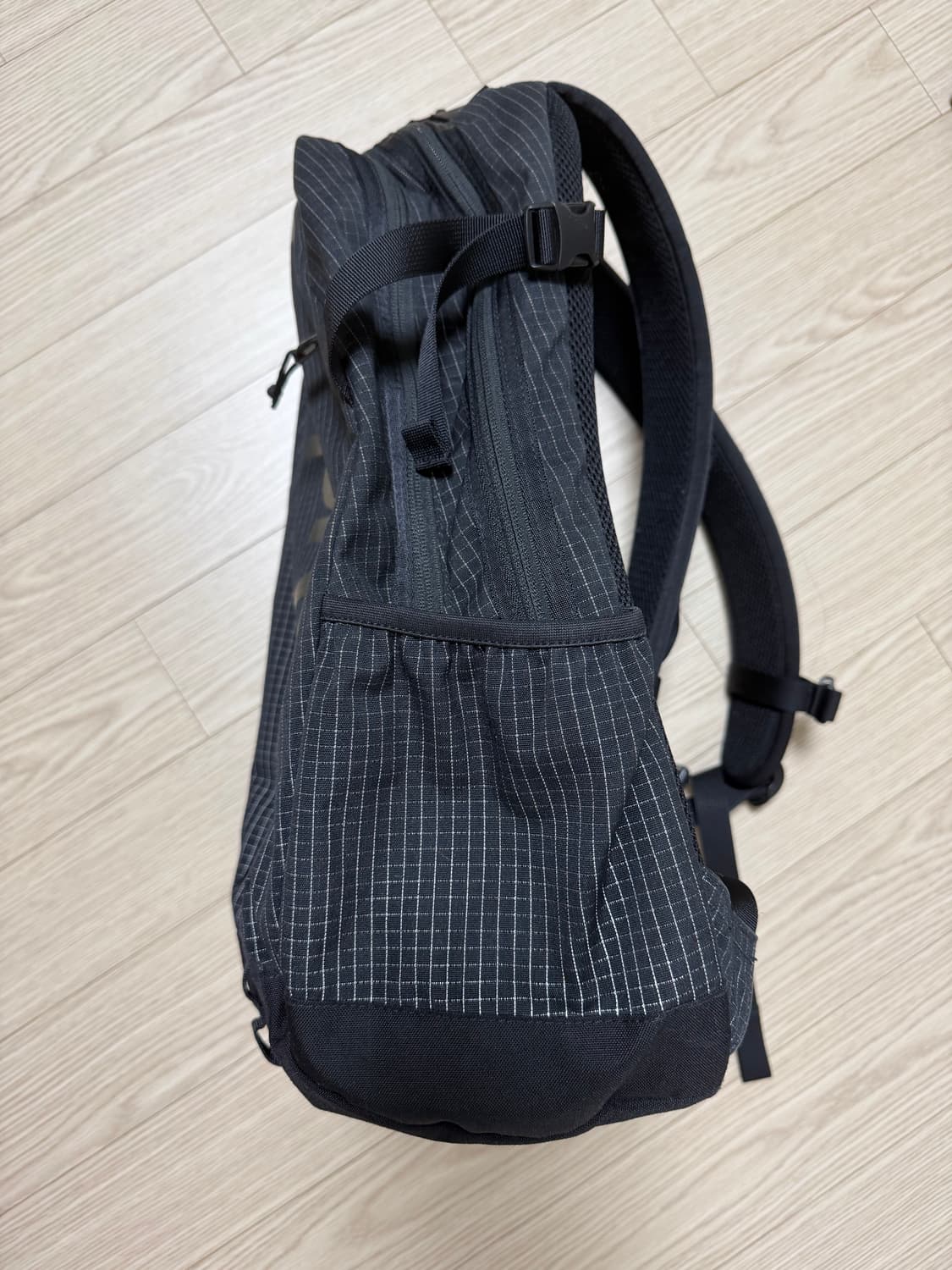 슈프림 백팩 블랙 - 24SS 상품이미지3