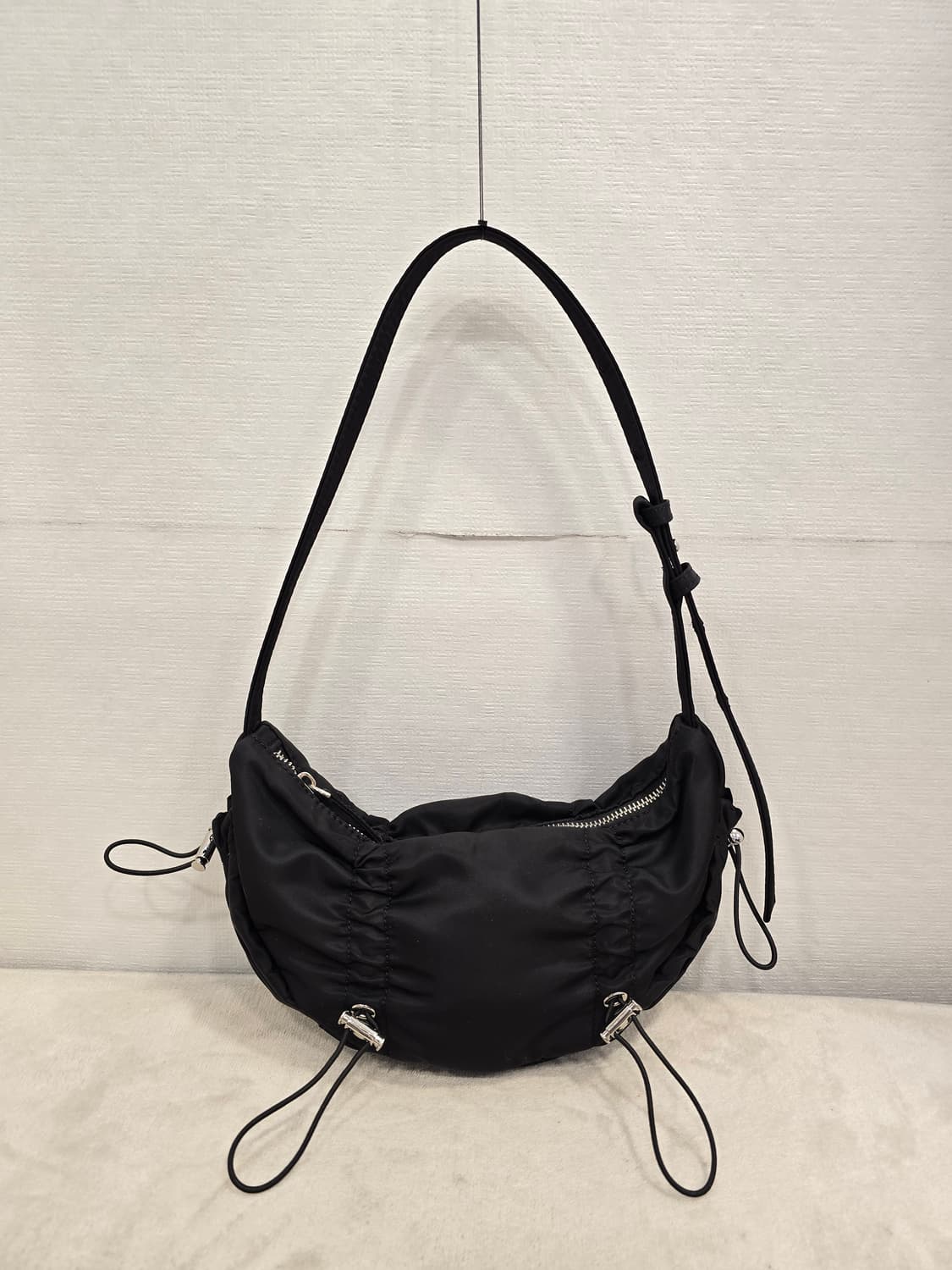 자라 ZARA 블랙 셔링 숄더백/호보백 상품이미지1