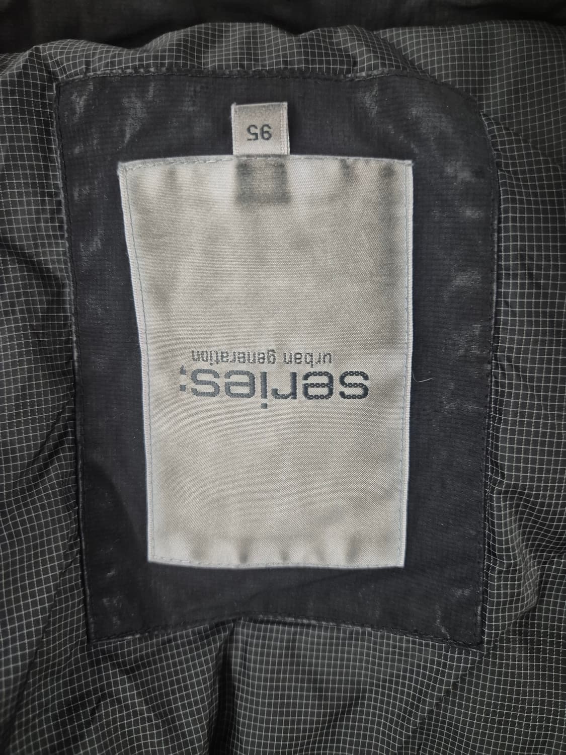 시리즈 나누크 숏 구스다운 자켓 95 판매합니다 
자연스런 사용감 존재 상품이미지5