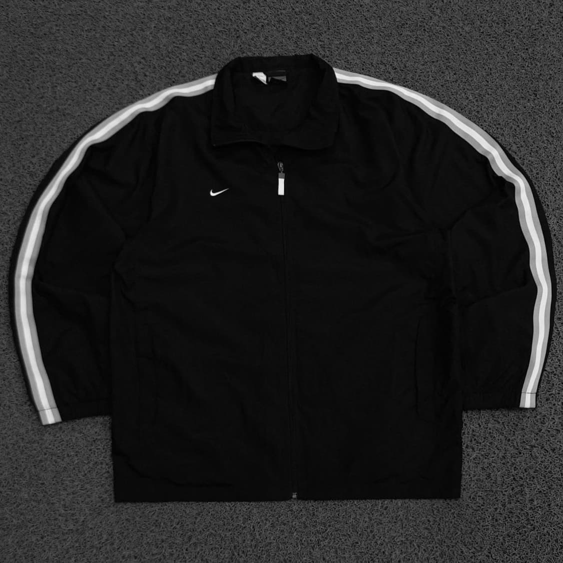 Nike 00,s  나이키 자수 스우시 블랙 사이드라인 상품이미지1