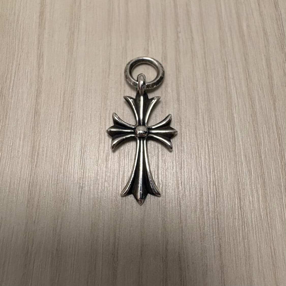 크롬하츠 타이니 크로스 펜던트 상품이미지1