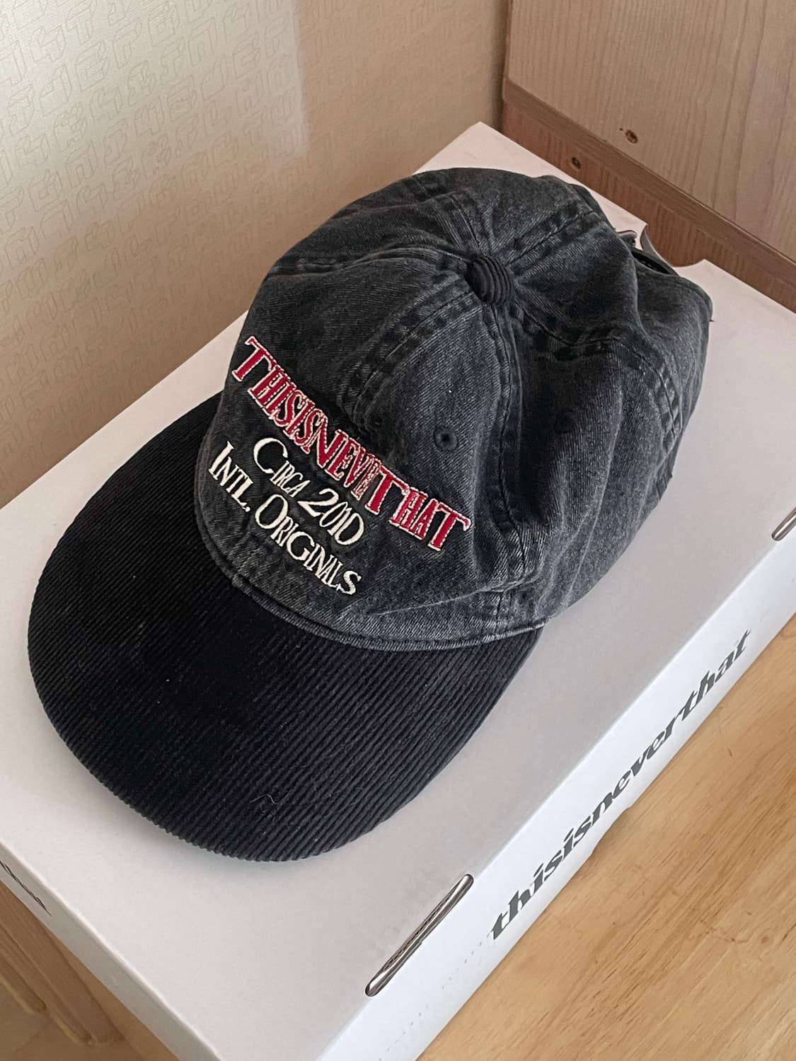 디스이즈네버댓 블랙 코듀로이 캠프캡 상품이미지1