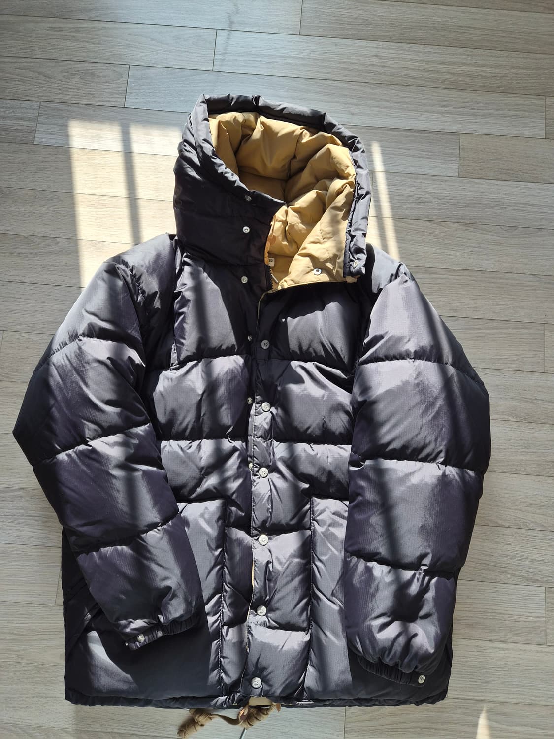 비헤비어 24fw 시에라 덕 다운 블랙/탄 2사이즈  상품이미지1