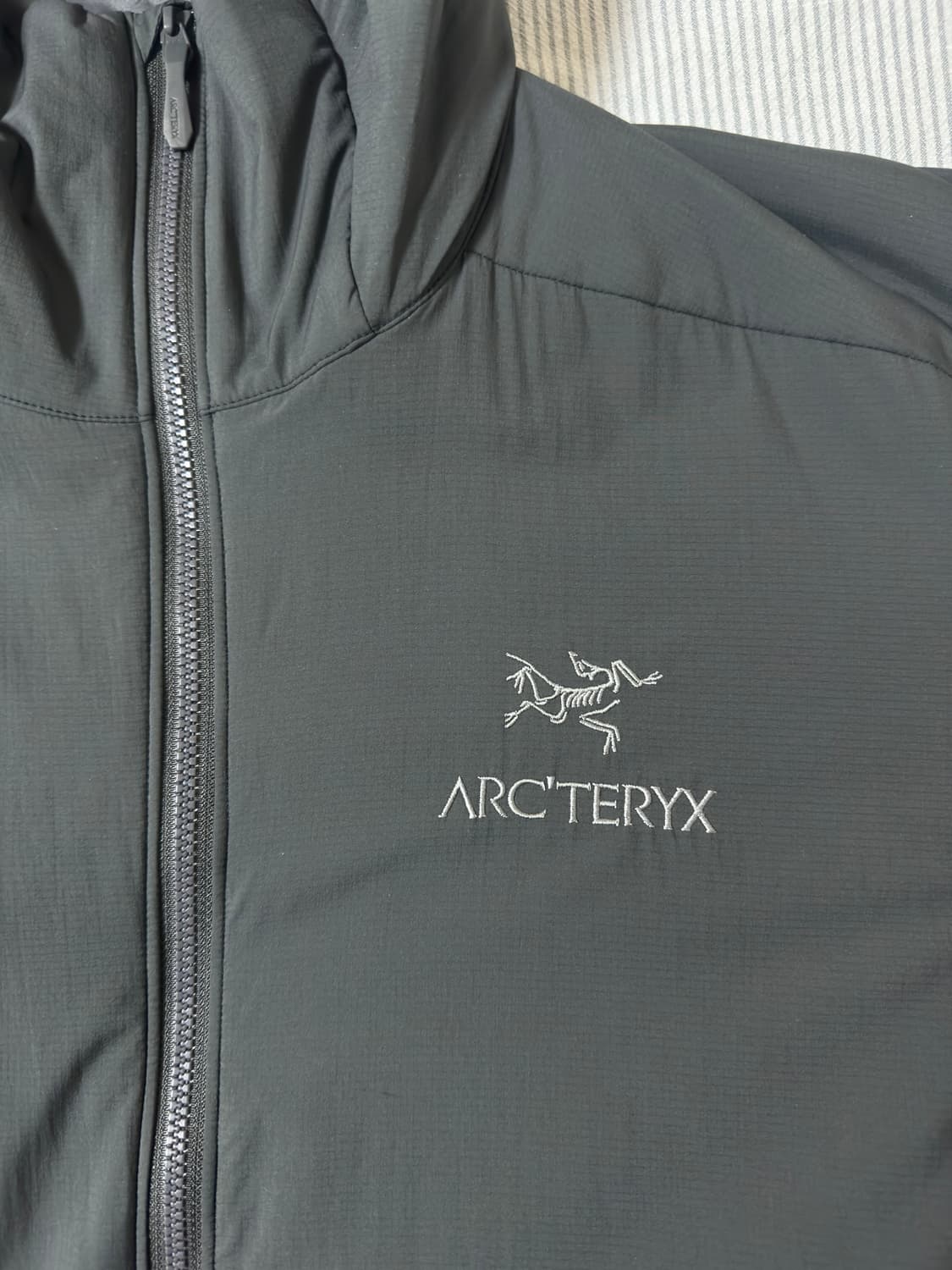 (SS급) 아크테릭스 아톰 LT 후디 글리치 M 상품이미지4