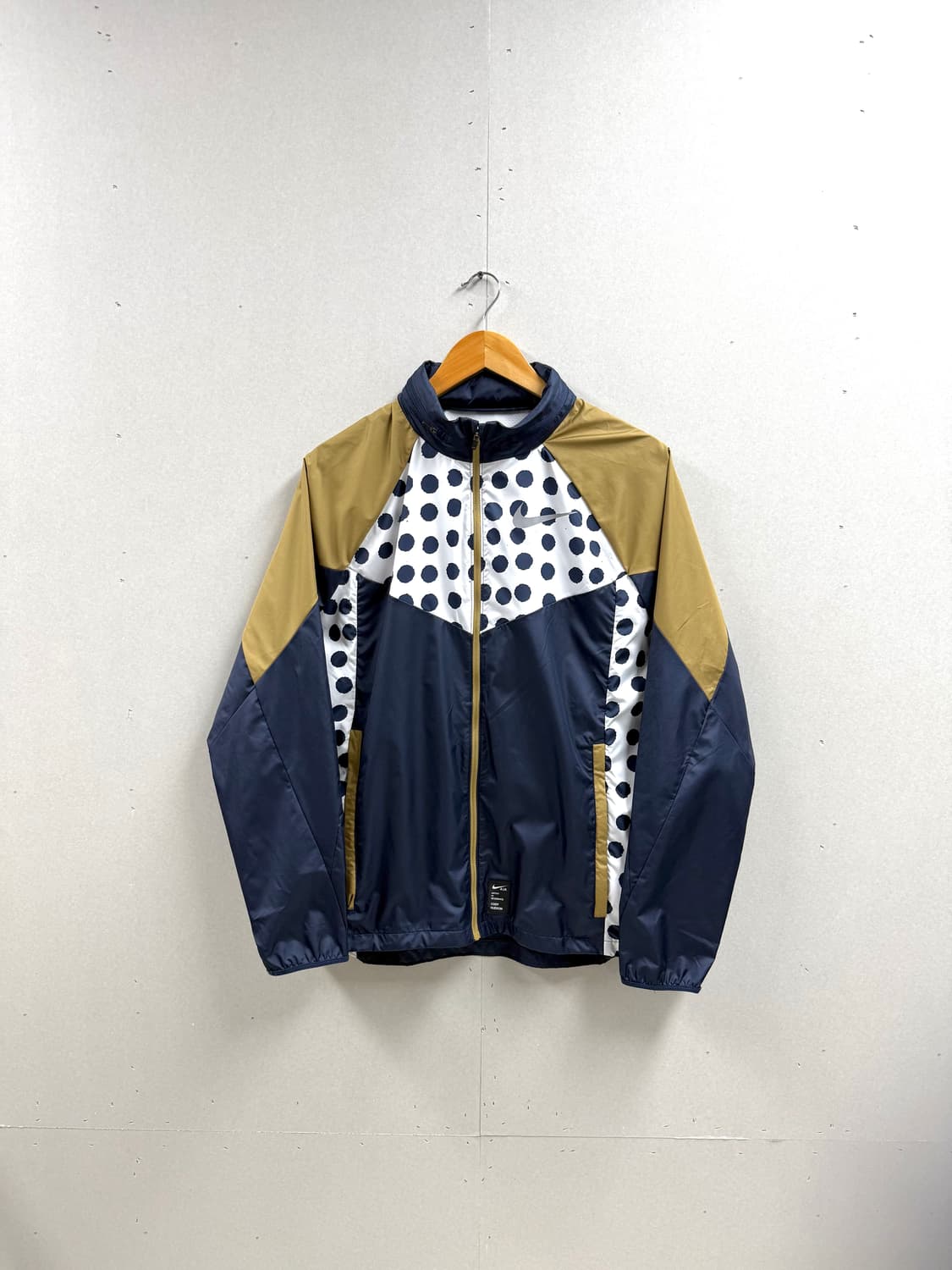 남성 95 M / 나이키 윈드러너 바람막이 A.I.R 코디허드슨 상품이미지1