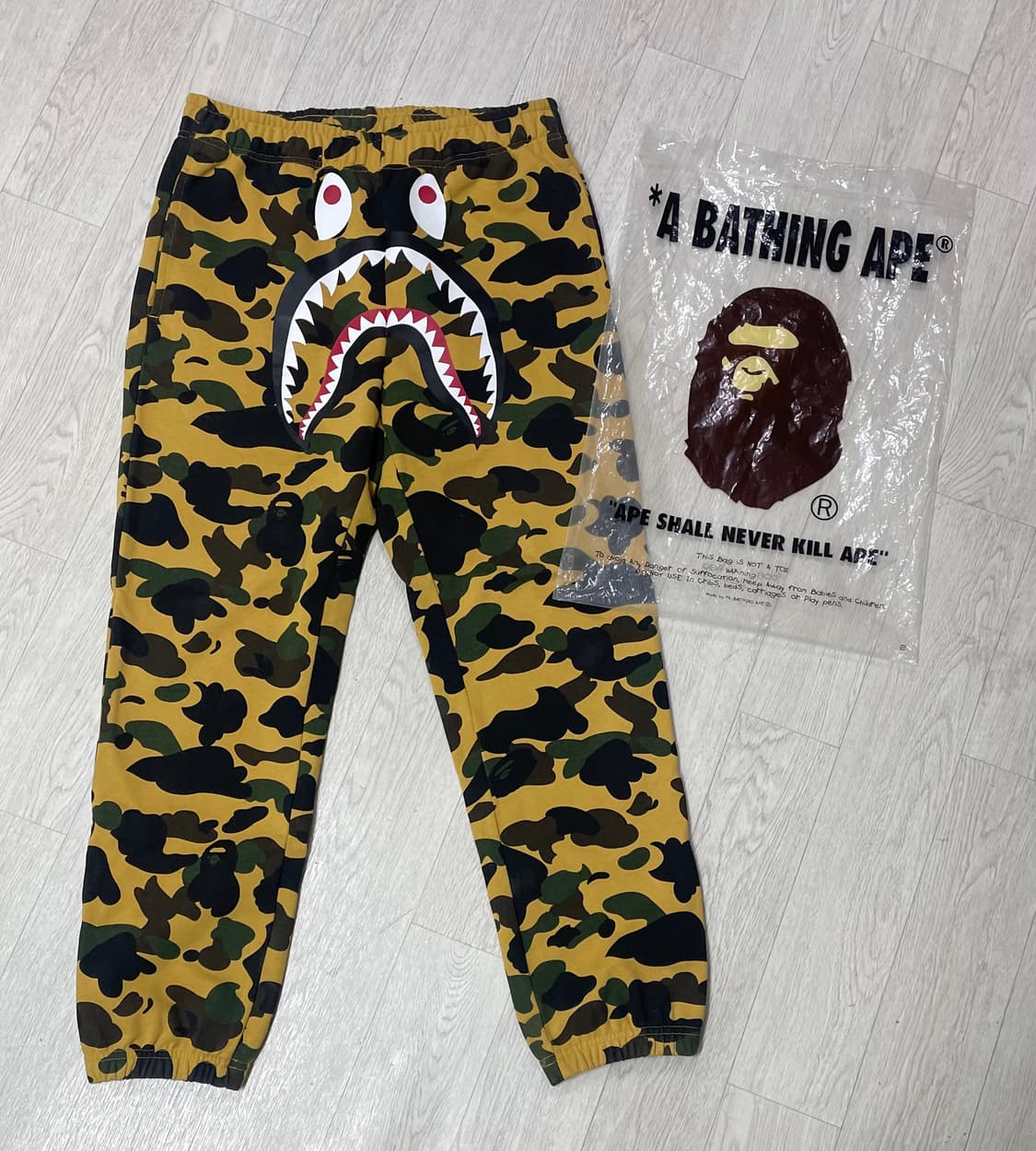 베이프(BAPE) 카모샤크 팬츠 상품이미지1