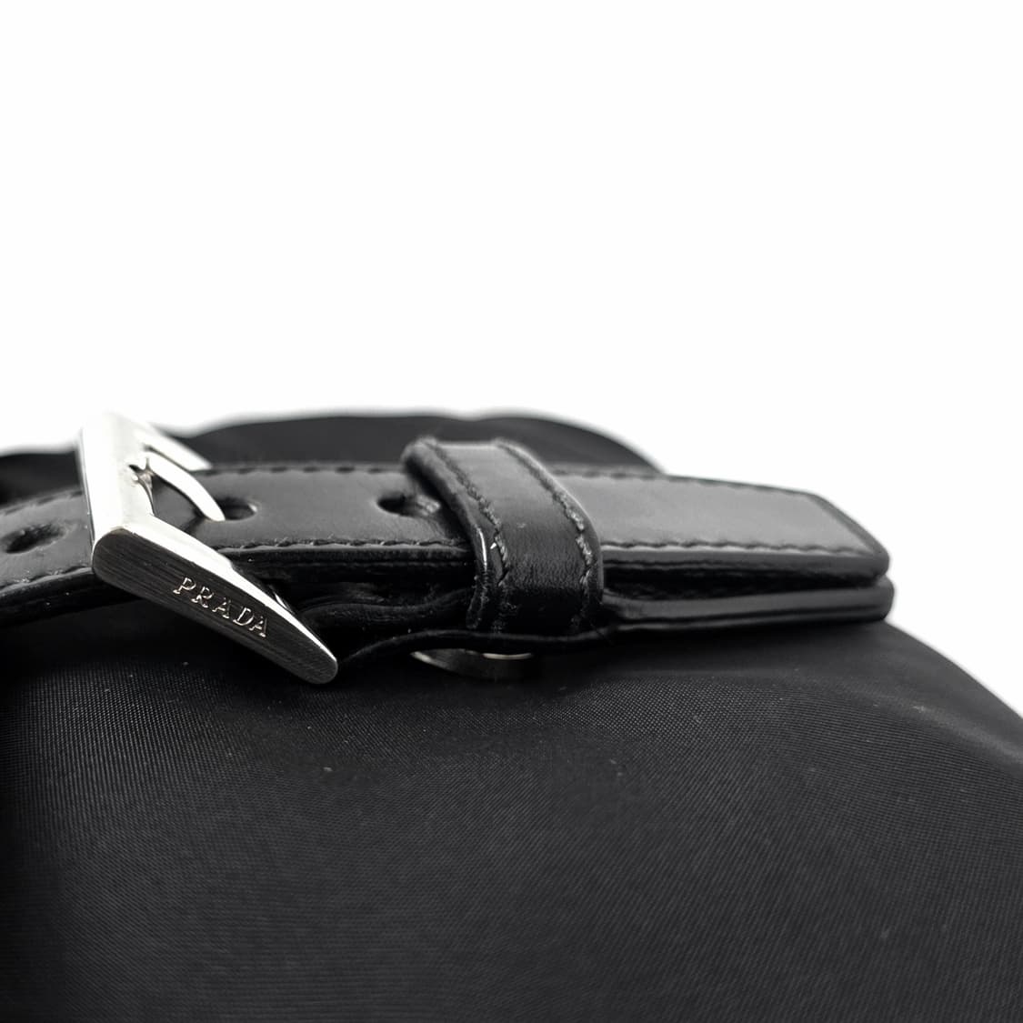 [정품 PRADA] 프라다 폴딩 투지퍼 포코노 나일론 크로스백 남녀공용 상품이미지4