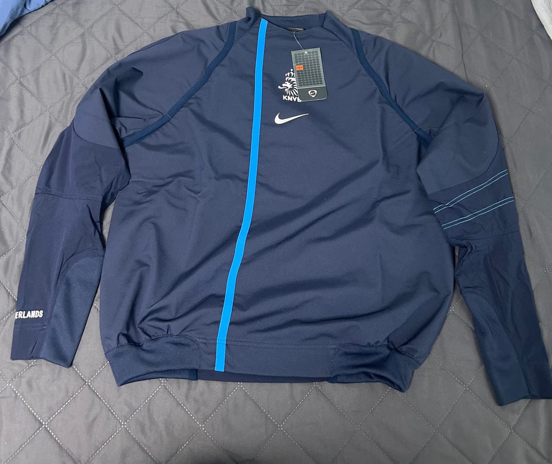 나이키 02/04네덜란드 국가대표 퍼포먼스 쉘탑 상품이미지1