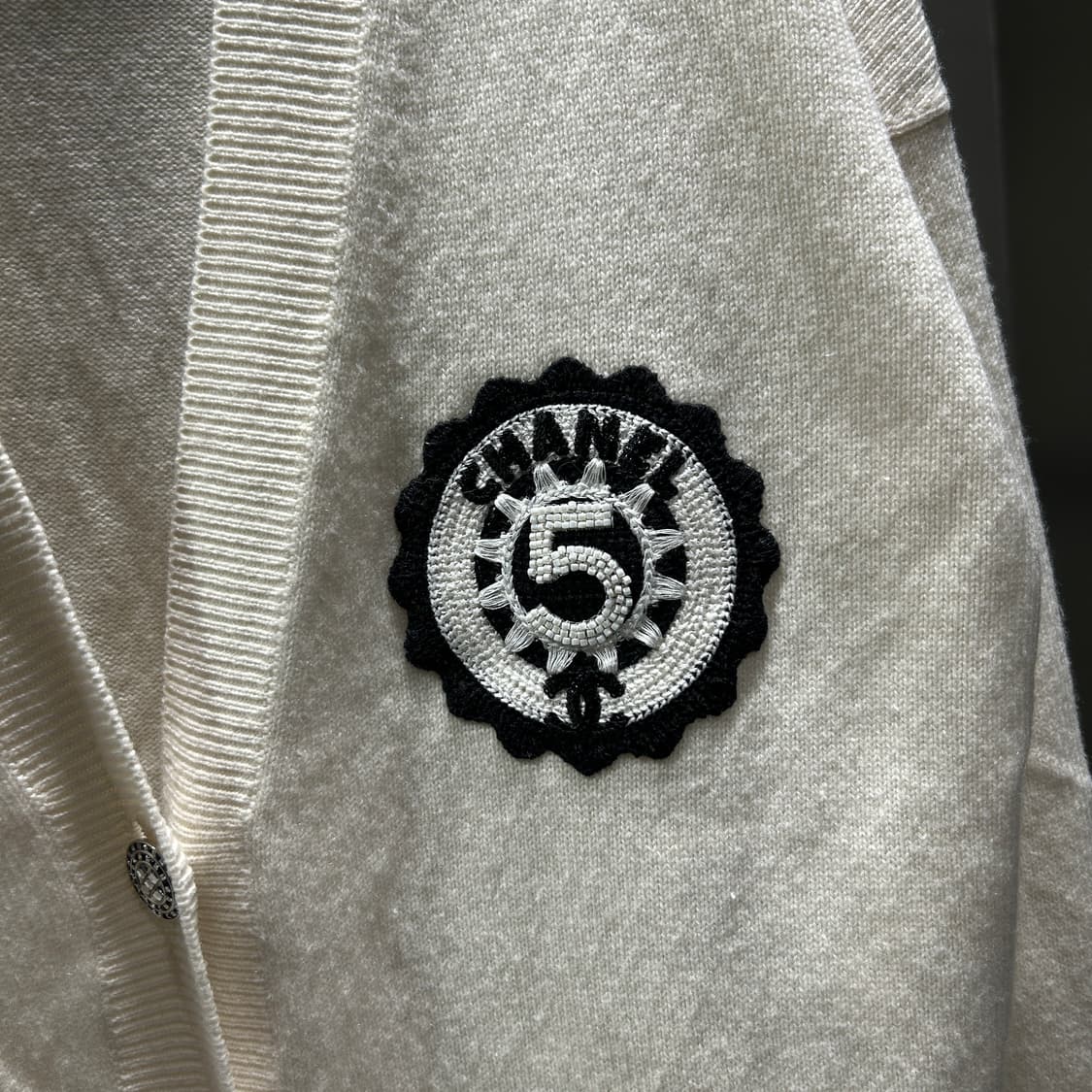 샤넬 NO.5 캐시미어 가디건 상품이미지3