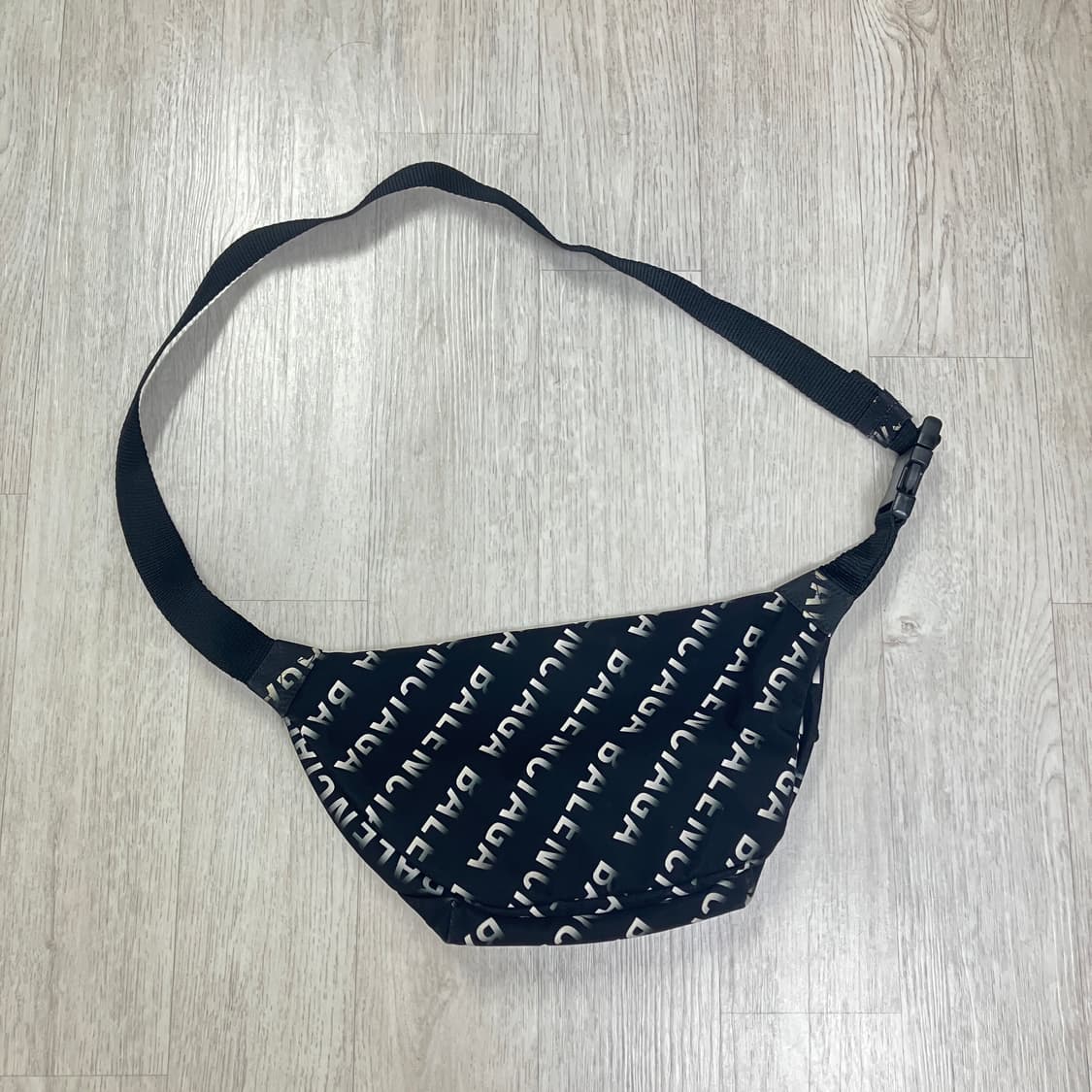 발렌시아가 벨트백 상품이미지7