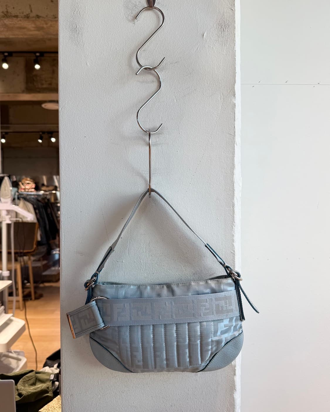 펜디 블루 집 코드 숄더백  상품이미지4