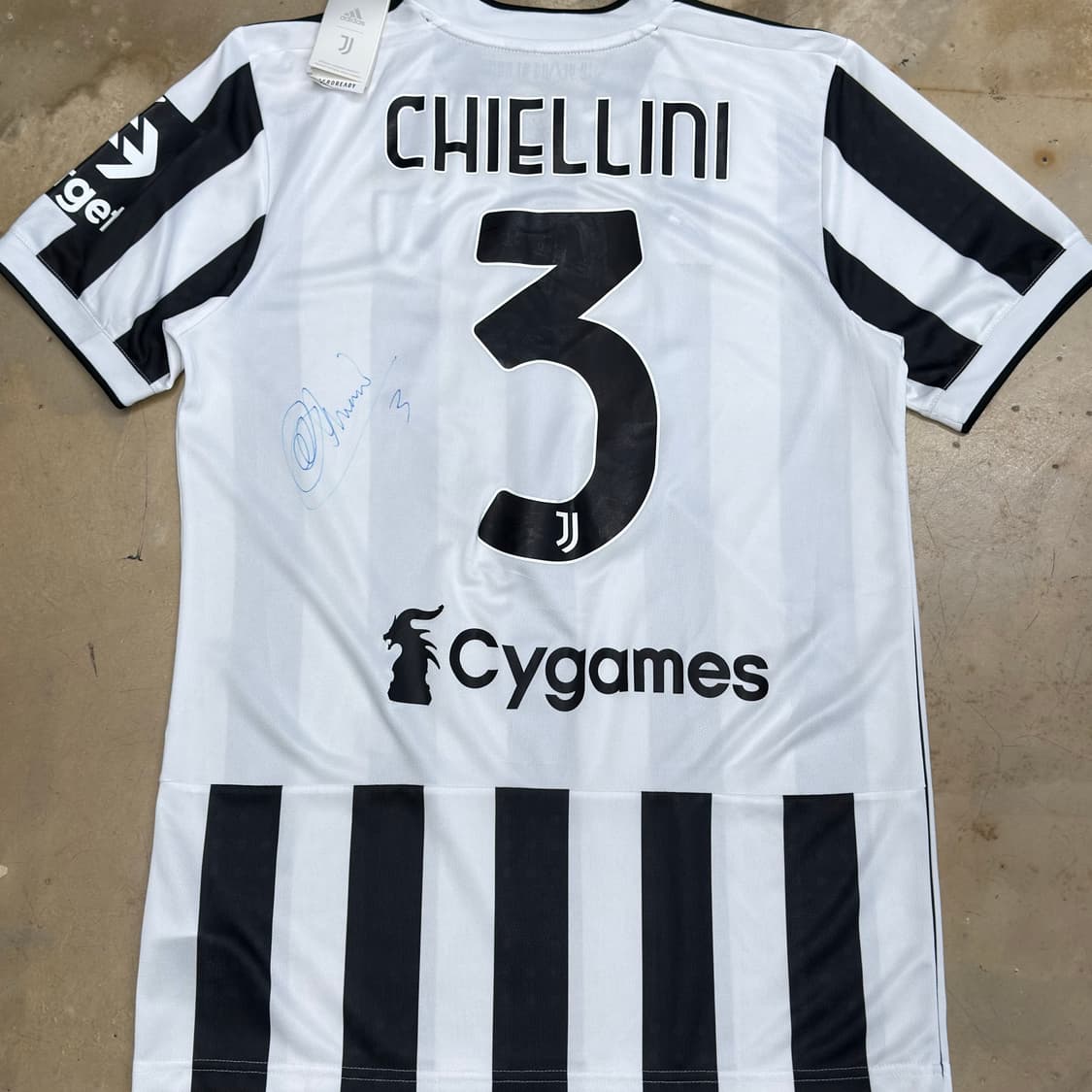 🫶🏻 새상품 아디다스 20-21 유벤투스 홈 키엘리니 싸인 유니폼   상품이미지1