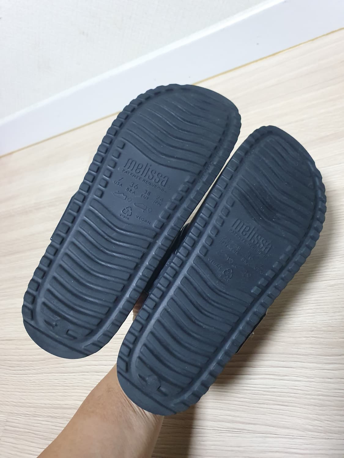 멜리사 버클 뮬 블랙 슬리퍼 240 상품이미지8