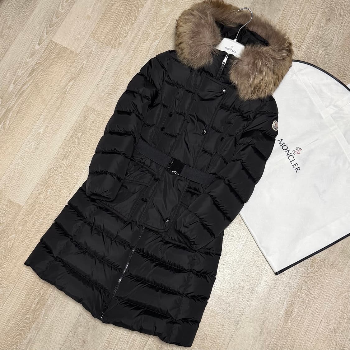 블랙 0/새상품급]몽클레어 클로에 여성패딩 블랙 라쿤퍼 0사이즈 풀구성 상품이미지1