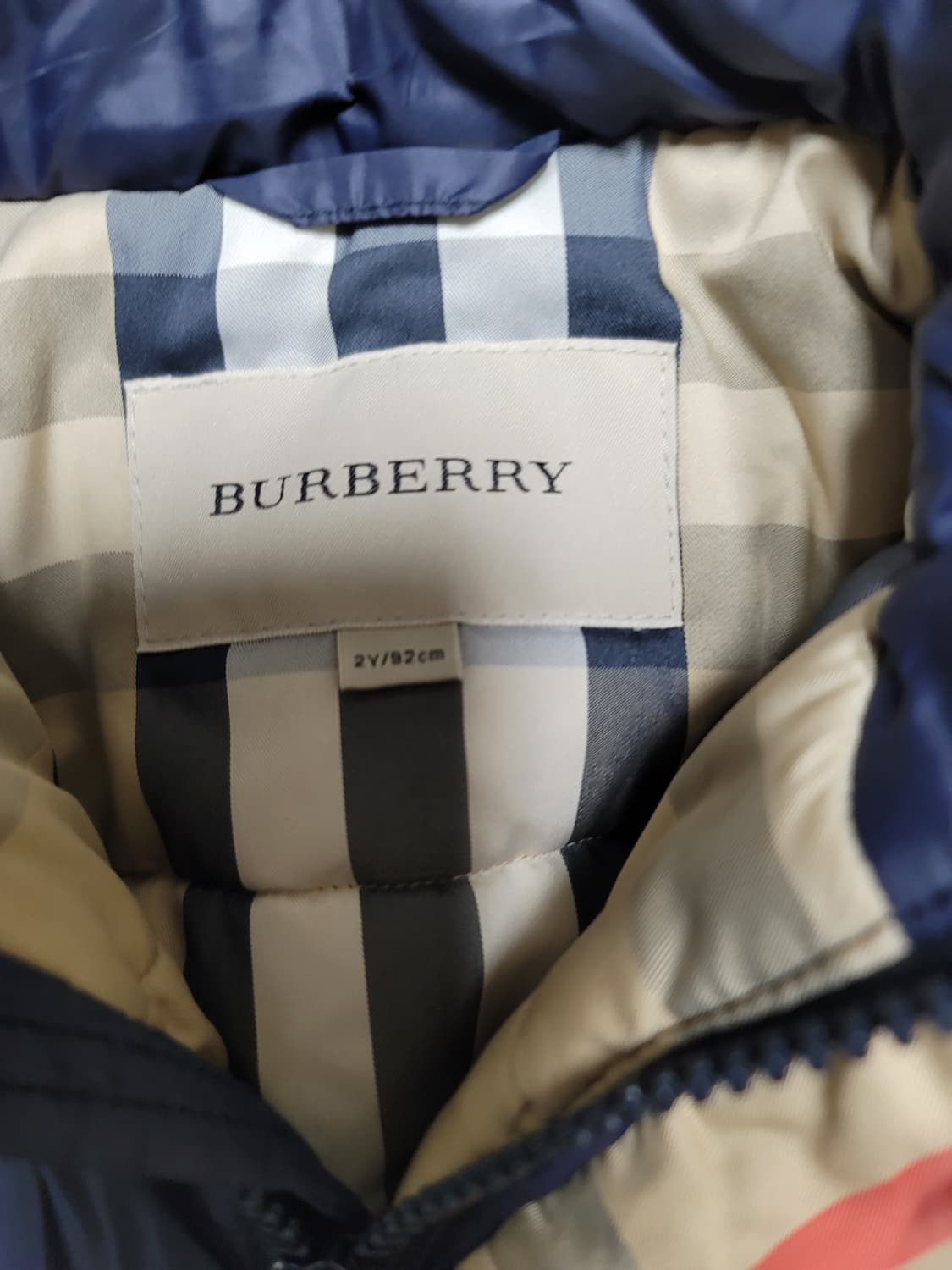 버버리 구스다운 패딩 2살92cm 상태굿

 상품이미지5