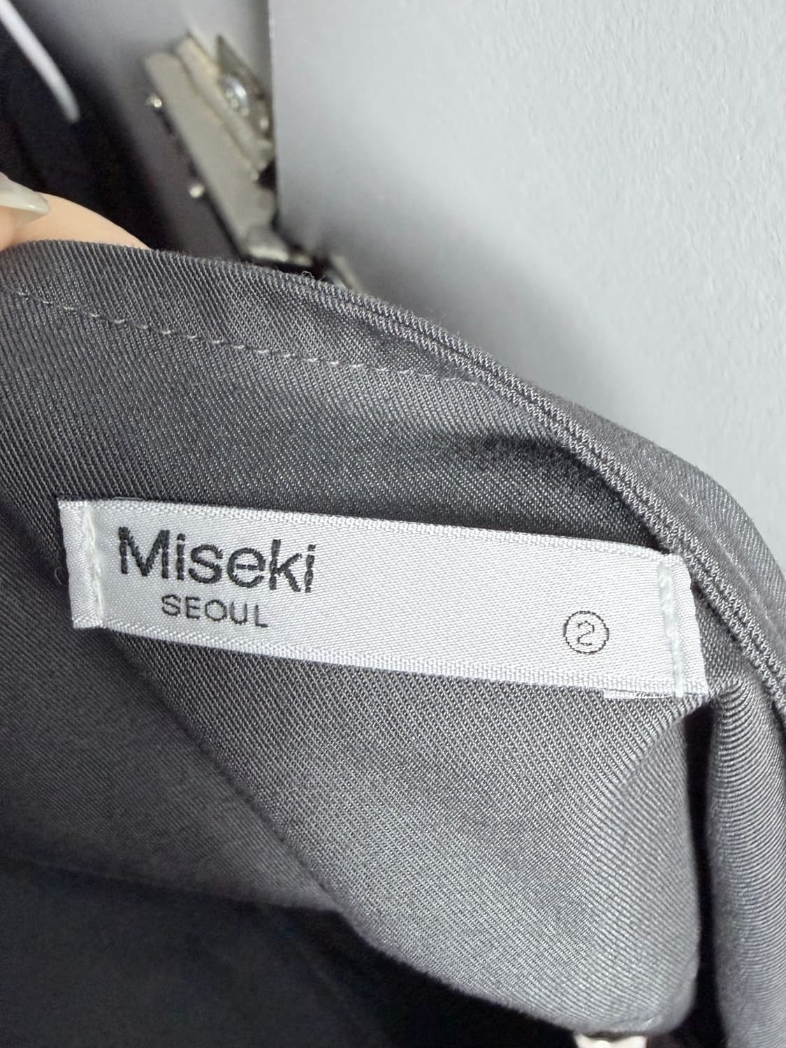 미세키서울 미디 랩 스커트 차콜 상품이미지3