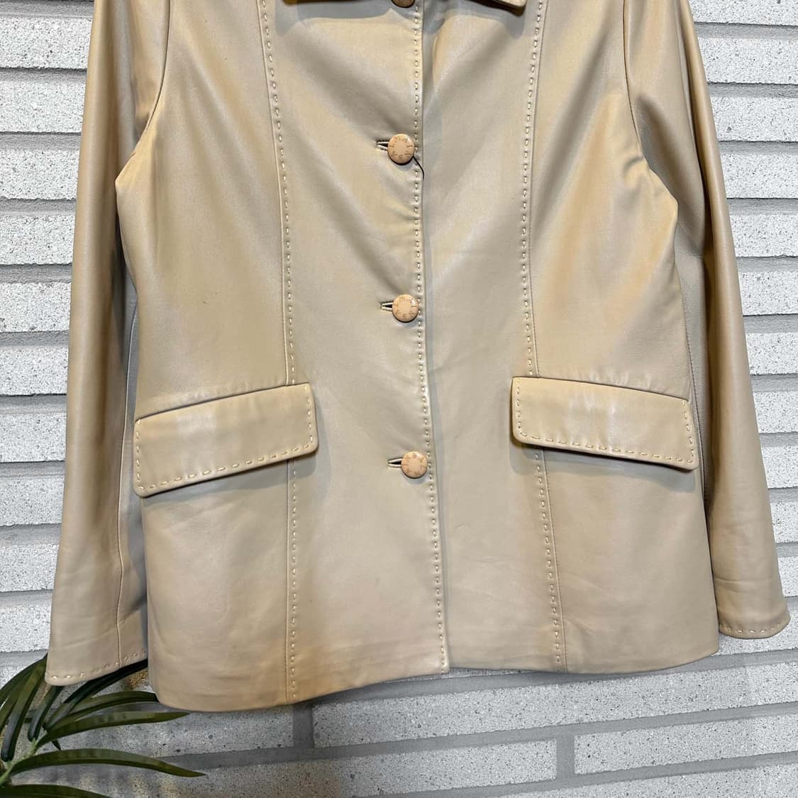 BALMAIN 발망 램스킨 레더 자켓 스티지 자수 플랩포켓 디테일 베이지 상품이미지4